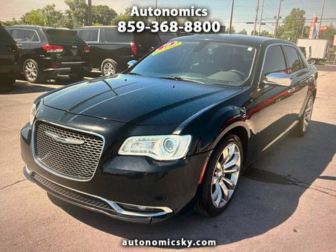 Used 2019 Chrysler 300 Limited RWD image 1