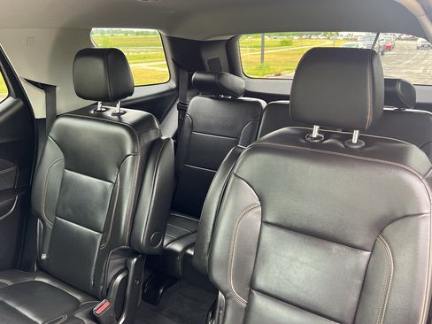 Used 2020 Chevrolet Traverse LT w/ LPO, Blackout Package FWD image 34