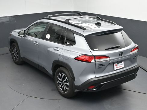 Certified 2025 Toyota Corolla Cross SE image 38