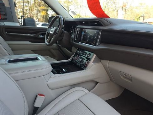 Used 2021 GMC Yukon Denali w/ Denali Premium Package image 25
