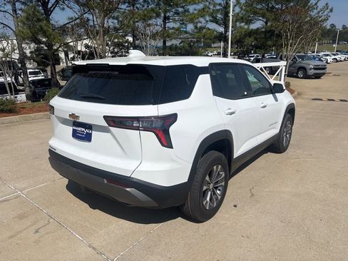 New 2026 Chevrolet Equinox LT w/ Convenience Package II FWD image 10