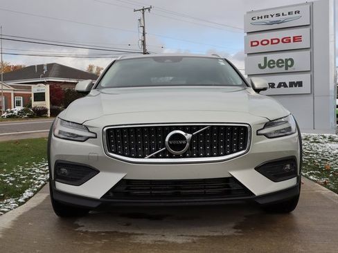 Used 2021 Volvo V60 T5 Cross Country w/ Climate Package image 5