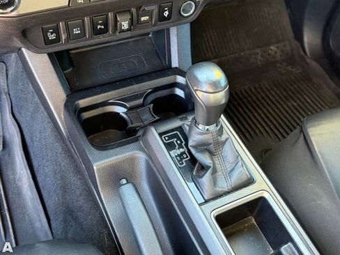 Used 2021 Toyota Tacoma TRD Sport w/ Technology Package RWD image 12