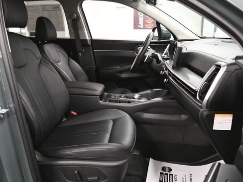 Used 2025 Kia Sorento EX AWD/4WD image 27