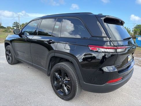 Used 2024 Jeep Grand Cherokee Altitude image 6