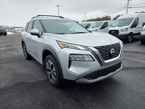 Used 2023 Nissan Rogue SV w/ SV Premium B Package image 7