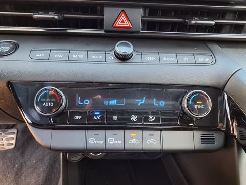 New 2025 Hyundai Elantra SEL image 22