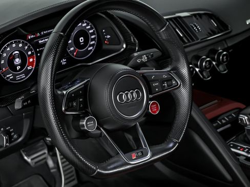 Used 2017 Audi R8 V10 w/ Ceramic Brake Package image 28