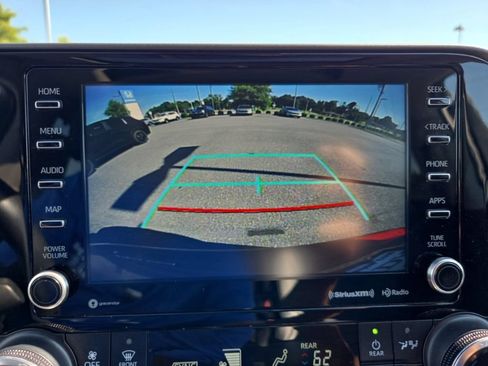 Used 2020 Toyota Highlander XLE FWD image 23