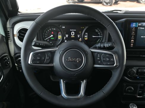 Used 2025 Jeep Wrangler Sahara w/ Safety Group image 18