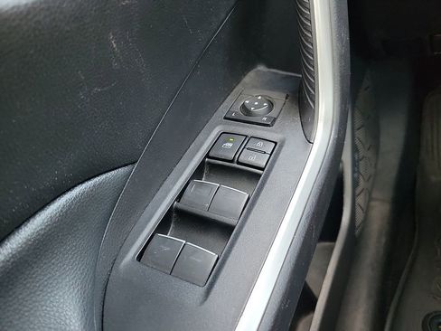 Used 2022 Toyota RAV4 XLE w/ Convenience Package FWD image 13
