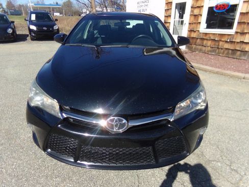 Used 2017 Toyota Camry SE w/ Protection Package (Q2) image 2