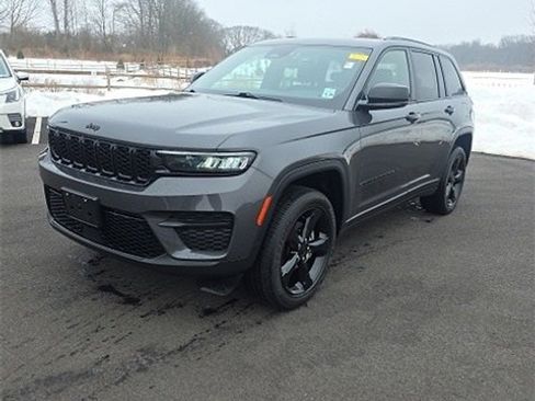 Used 2023 Jeep Grand Cherokee Altitude image 1