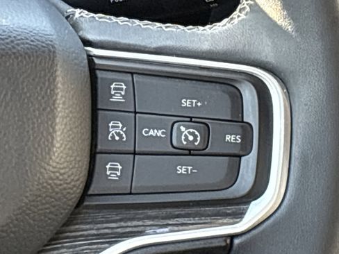 Used 2022 Jeep Wagoneer Series III AWD/4WD image 23