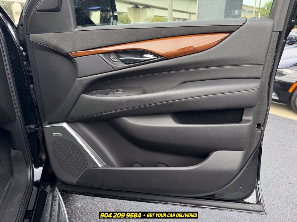 Used 2020 Cadillac Escalade Luxury AWD/4WD image 29