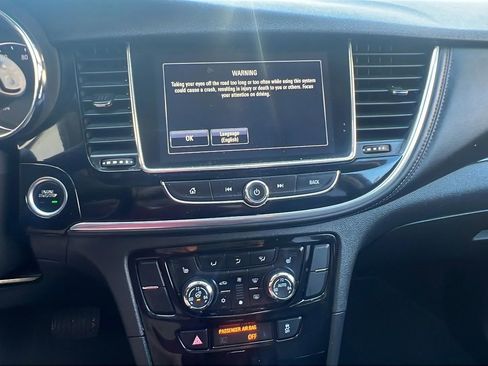 Used 2019 Buick Encore Essence FWD image 17