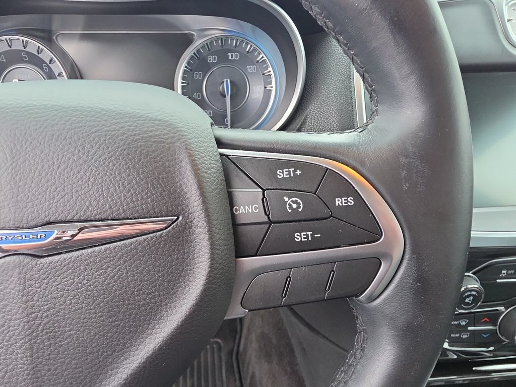 Used 2016 Chrysler 300 Limited RWD image 18