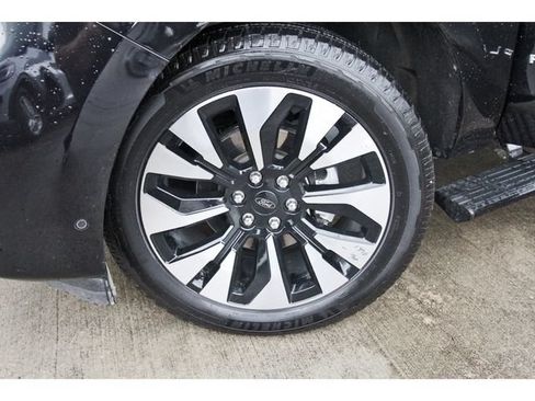 Certified 2025 Ford Expedition Platinum w/ Driver's Package AWD/4WD image 28