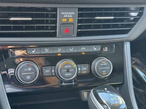 Certified 2022 Volkswagen Jetta SE image 21