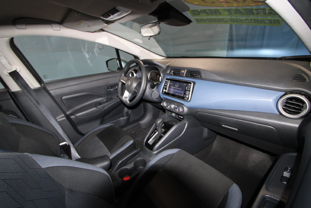 Used 2025 Nissan Versa SV FWD image 18