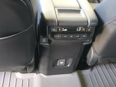 Certified 2024 Toyota Grand Highlander FWD image 12