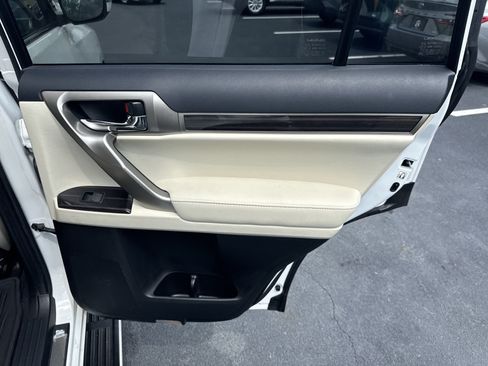 Used 2021 Lexus GX 460 Premium w/ Premium Package AWD/4WD image 32