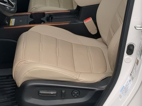 Used 2022 Honda CR-V Touring image 13