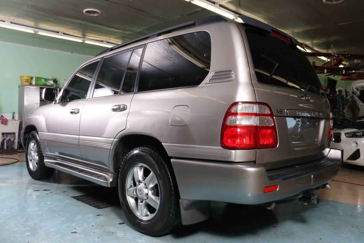 Used 2004 Toyota Land Cruiser AWD/4WD image 28