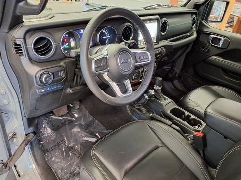 Used 2023 Jeep Wrangler Unlimited Sahara AWD/4WD image 21