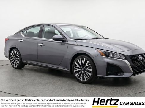 Used 2025 Nissan Altima 2.5 SV image 1