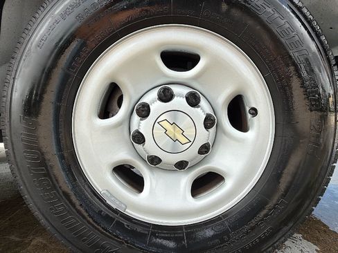 Used 2025 Chevrolet Express 2500 w/ Driver Convenience Package RWD image 33