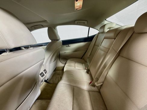 Used 2014 Lexus ES 350 w/ Luxury Package FWD image 25