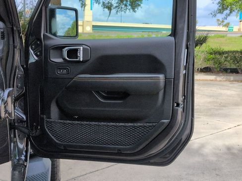 Used 2025 Jeep Wrangler Unlimited Sahara AWD/4WD image 20