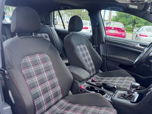 Used 2018 Volkswagen GTI SE FWD image 23