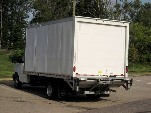 Used 2025 Chevrolet Express 3500 w/ Power Convenience Package RWD image 8