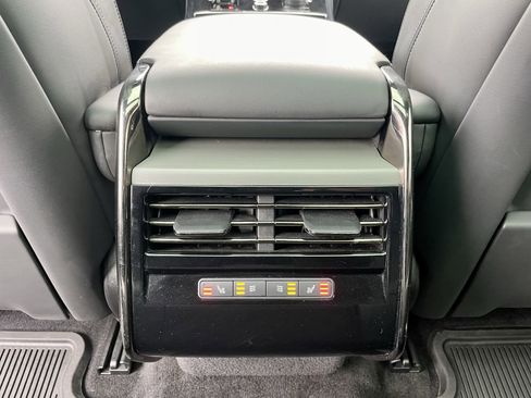 Used 2023 Land Rover Range Rover Sport SE Dynamic image 26