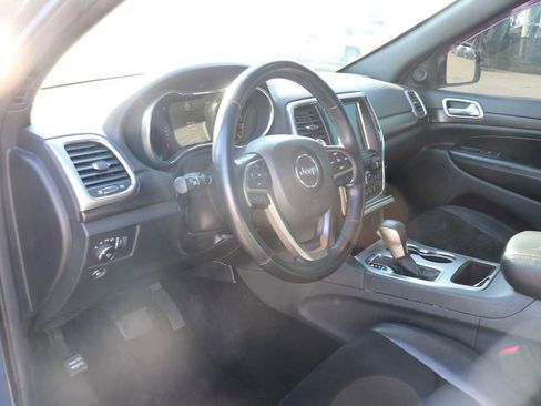 Used 2017 Jeep Grand Cherokee Altitude image 10