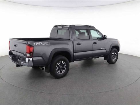 Used 2018 Toyota Tacoma TRD Off-Road AWD/4WD image 6