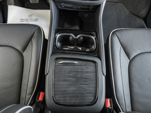 New 2026 Chrysler Pacifica Limited w/ Uconnect Theater Family Group image 25