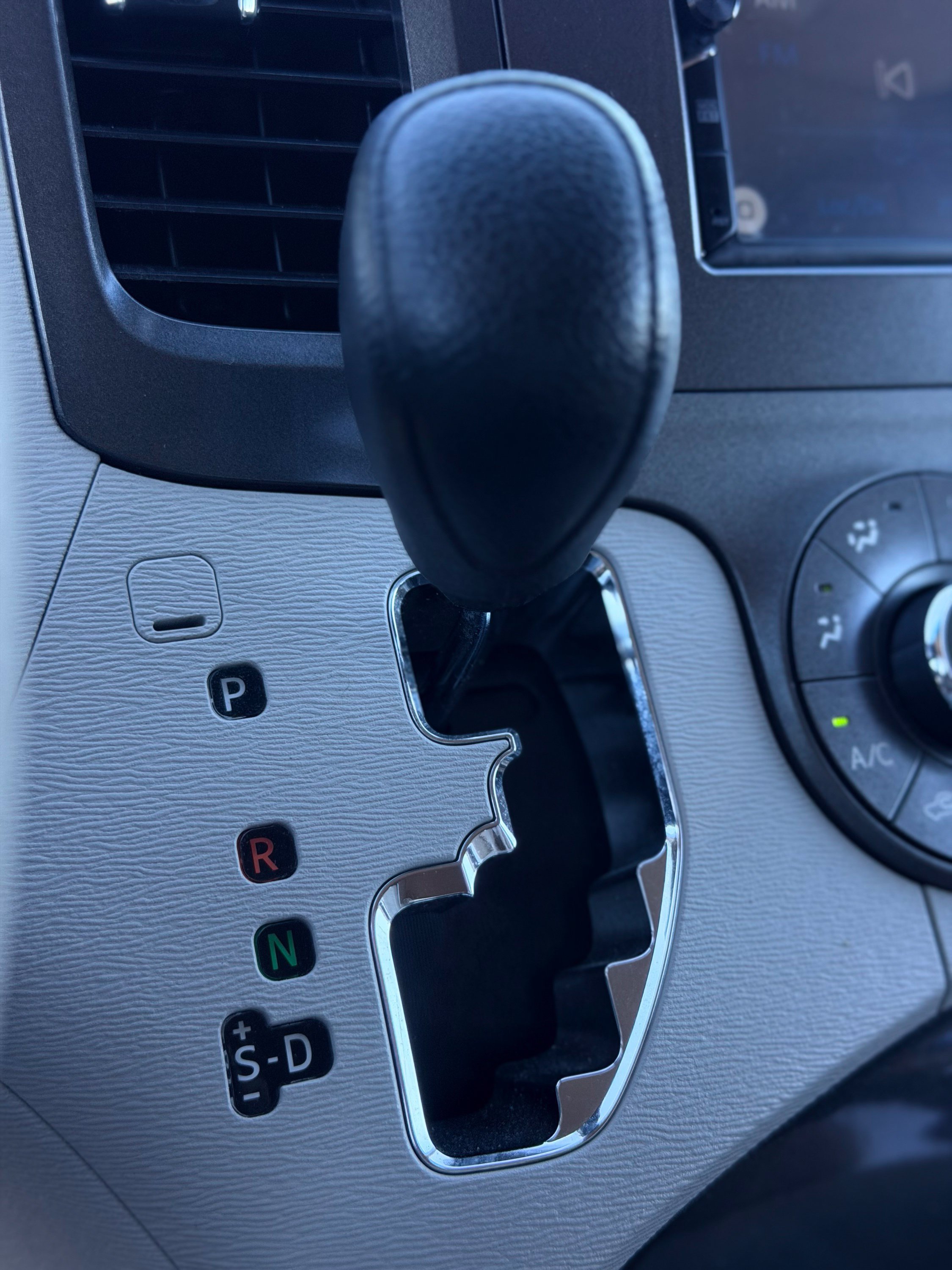 Used 2011 Toyota Sienna LE FWD image 33