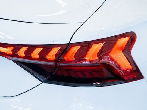 Used 2024 Audi e-tron GT Prestige image 27