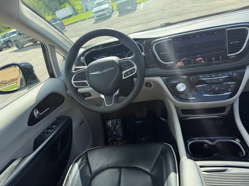 Used 2022 Chrysler Pacifica Limited AWD/4WD image 24