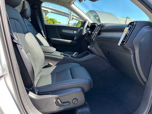 New 2025 Volvo XC40 B5 Ultra w/ Climate Package image 10