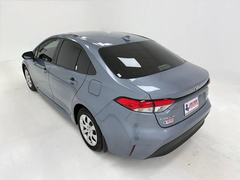 Used 2025 Toyota Corolla LE FWD image 38