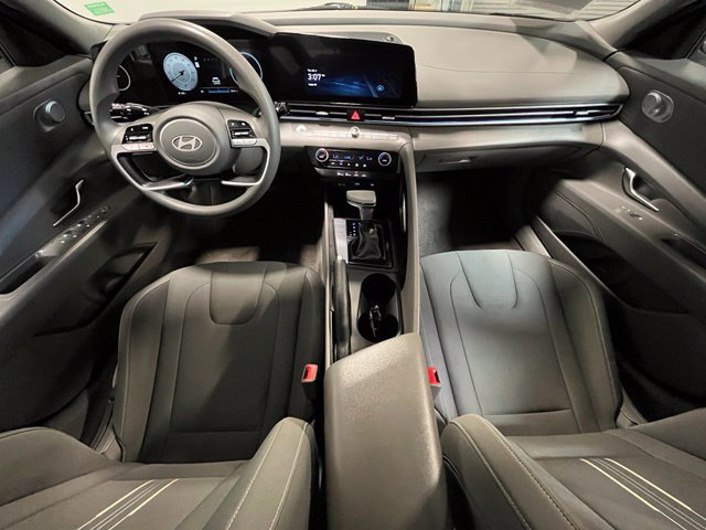 Used 2024 Hyundai Elantra SEL FWD image 17