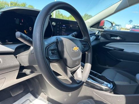 Used 2024 Chevrolet Trax LT image 9