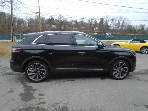 Used 2022 Lincoln Nautilus Reserve w/ Equipment Group 201A image 9