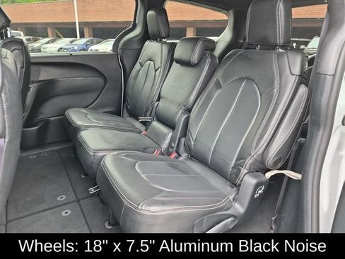 Used 2019 Chrysler Pacifica Touring Plus w/ S Appearance Package FWD image 24