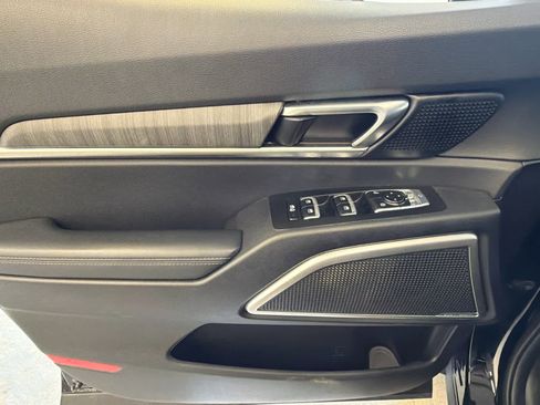 Used 2024 Kia Telluride EX w/ EX Captain's Chair Package FWD image 18