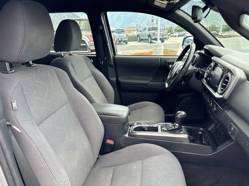 Used 2019 Toyota Tacoma TRD Off-Road w/ Technology Package AWD/4WD image 16